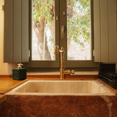 Kallis Stone أريبوليس