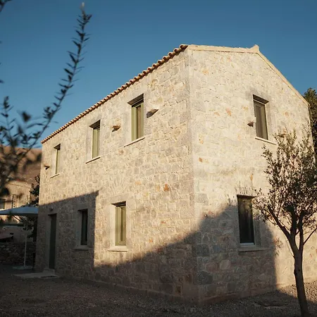 Kallis Stone Villa Areópoli